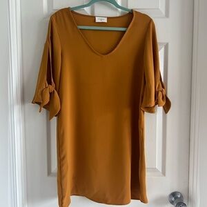 Everly mustard colored dress. Short slit sleeves/tie. Shift dress EUC. Small.